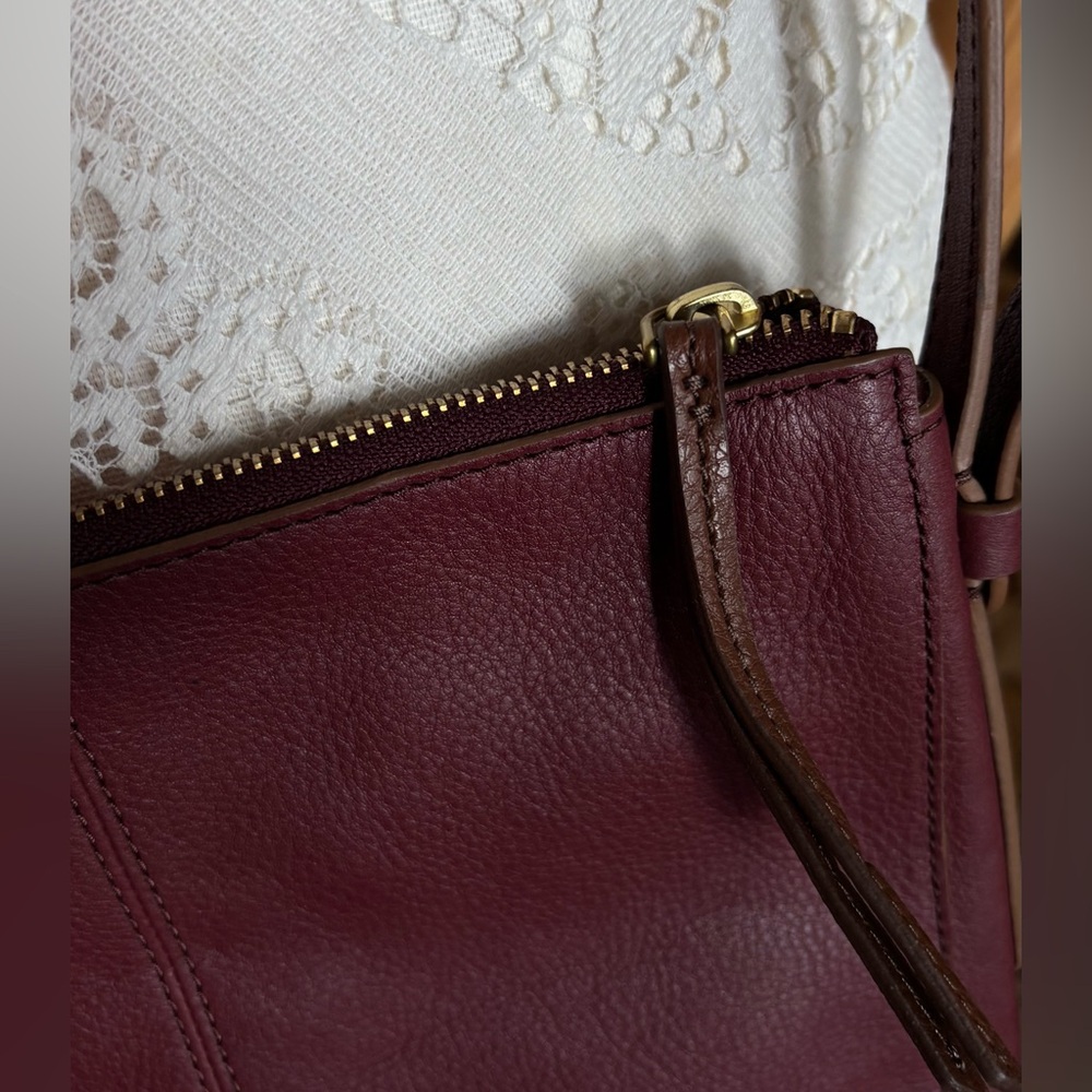 Fossil Burgundy Leather Crossbody Bag - Picture 3 of 6